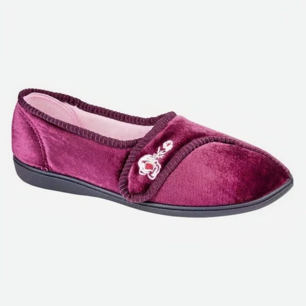 Exclusive to the Shoetree Comfort Collection. Ida is a ladies comfortable touch and close strap velour slipper with flower detail. (Please be aware that this item’s packaging may be a box or bag dependent upon the manufacturer)