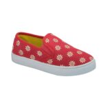 DITSY – This super girl’s twin gusset canvas pump is the perfect summer casual. In fuchsia pink with contrasting lining. DITSY is adorned with pretty daisies that any little girl will love.